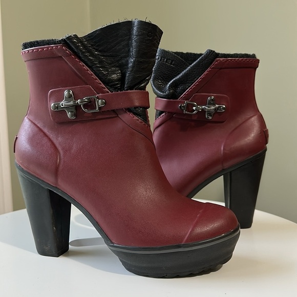 Women's Burgundy Ankle Boots - Picture 2 of 13